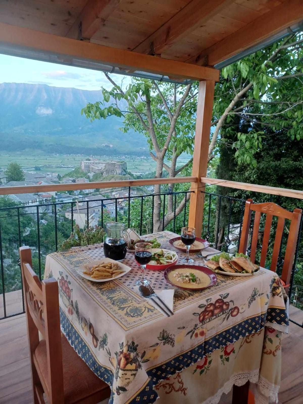 Guest House Hasko Gjirokastër Exteriör bild