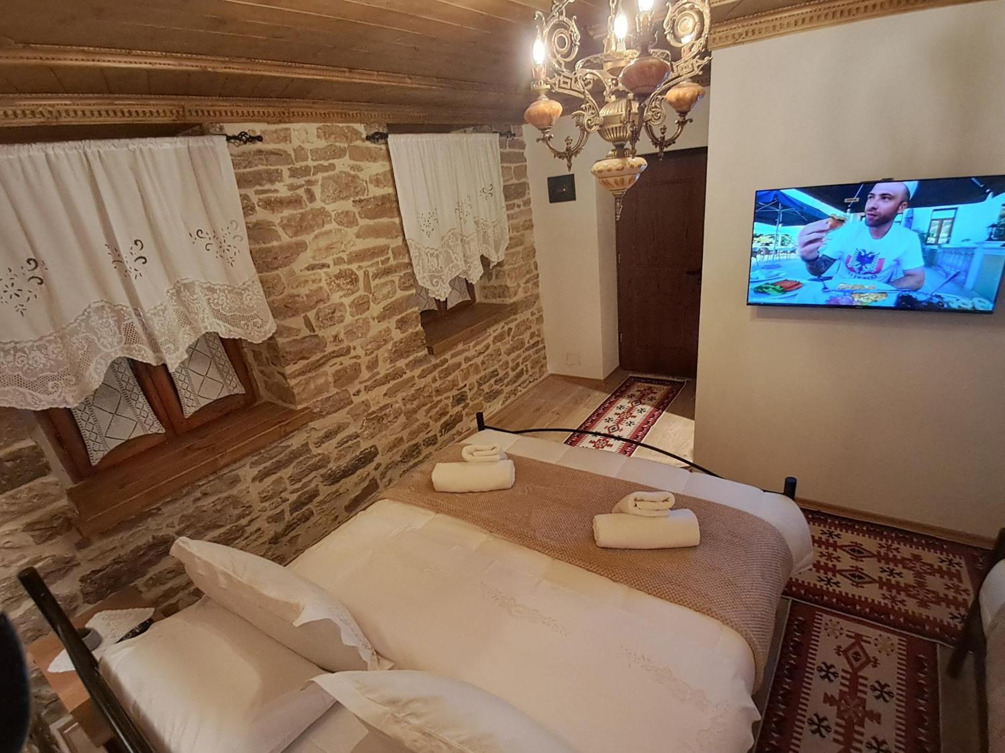 Guest House Hasko Gjirokastër Rum bild